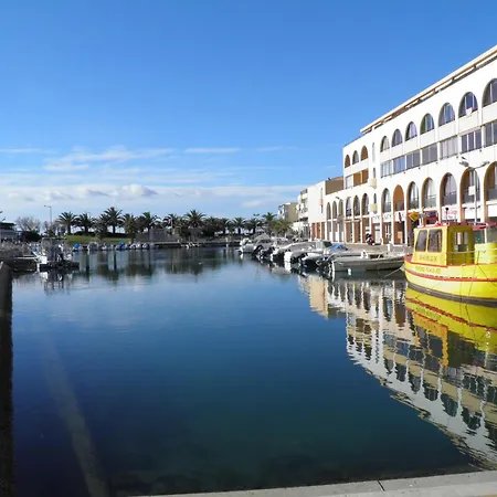 2 Pieces A Sete, 200m De La Plage, Parking Prive, Loggia Et Toutes Commodites - Fr-1-338-531 *