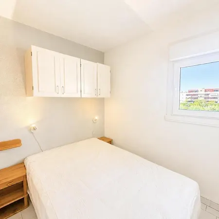 2 Pièces à Sète, 200m De La Plage, Parking Privé, Loggia Et Toutes Commodités - Fr-1-338-531 Appartement