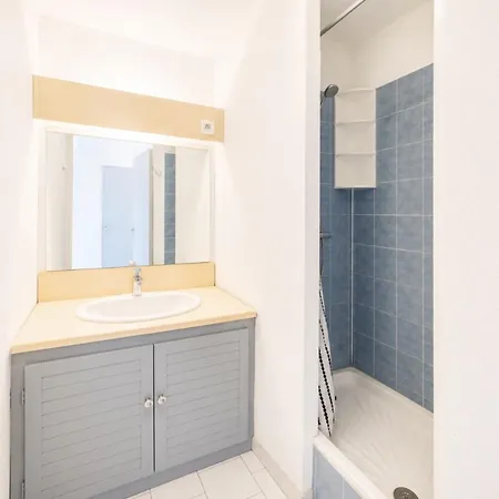 2 Pièces à Sète, 200m De La Plage, Parking Privé, Loggia Et Toutes Commodités - Fr-1-338-531 * Sète