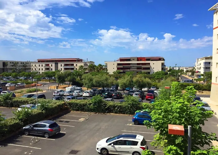 2 Pieces A Sete, 200m De La Plage, Parking Prive, Loggia Et Toutes Commodites - Fr-1-338-531 Appartement